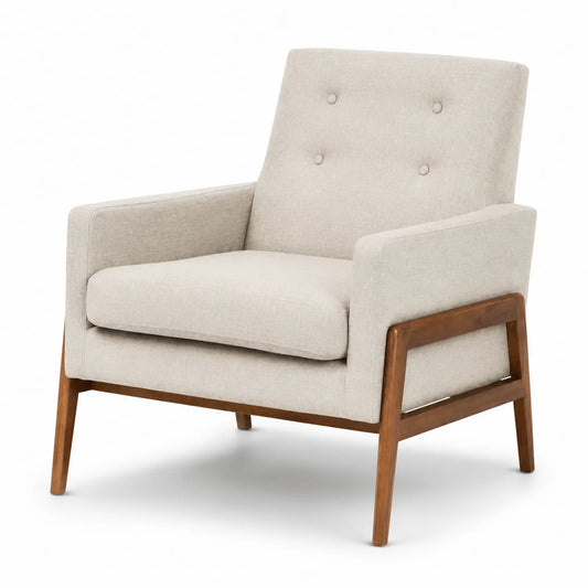 Fauteuil en tissu beige avec cadre en bois de chêne