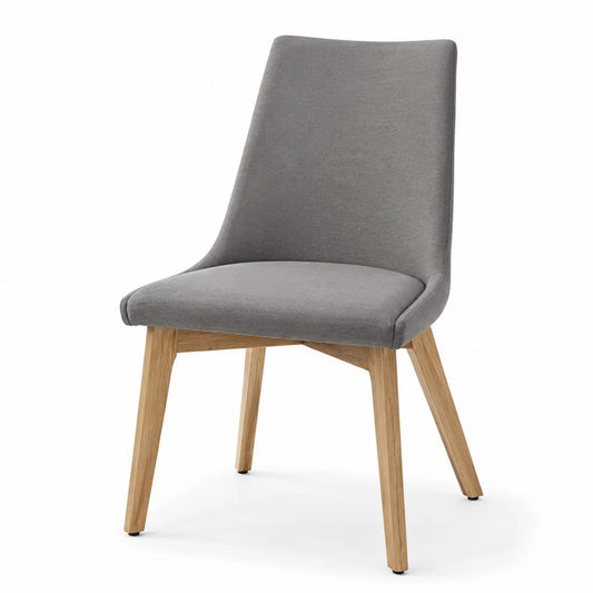 Chaise en tissu gris avec pieds en bois de chêne